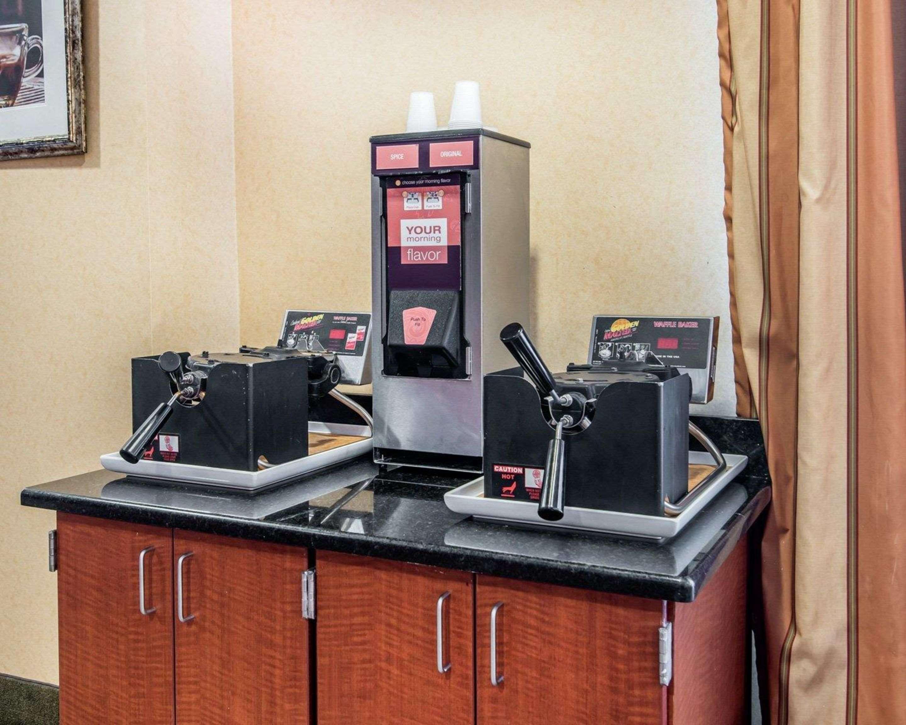 University Inn Vestal מראה חיצוני תמונה